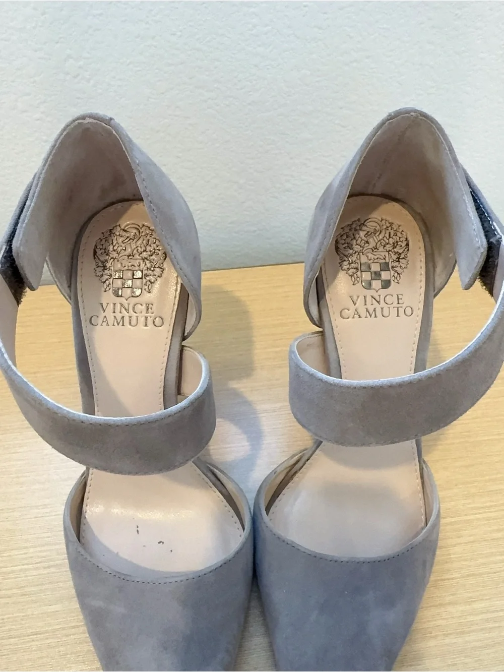 Vince Camuto Women’s Gray Suede Pointed Toe Ankle Strap Pumps Heels Size 5.5